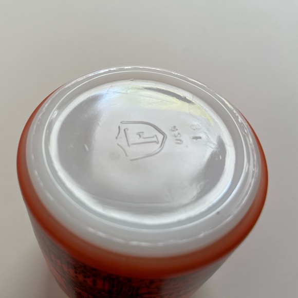 Vintage orange Winnipeg, Manitoba milk glass mug made by fireking - Picture 5 of 6